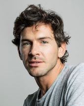 Miguel Nunes in Glória for Netflix